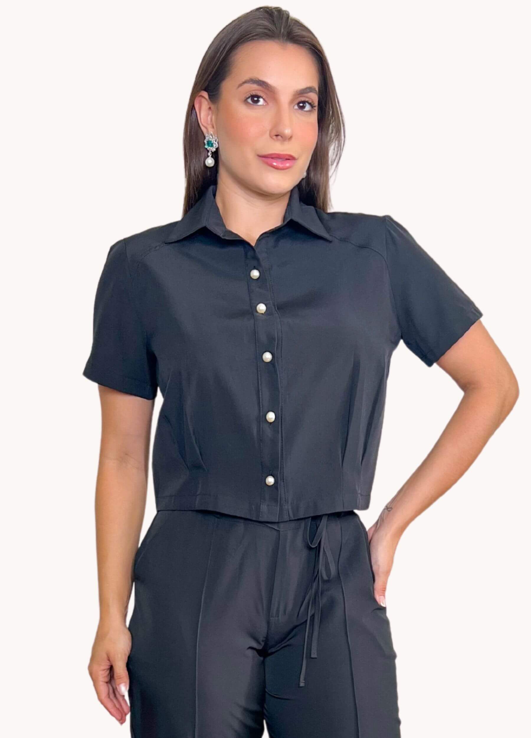 CAMISA FEMININA COM PREGAS NO CÓS