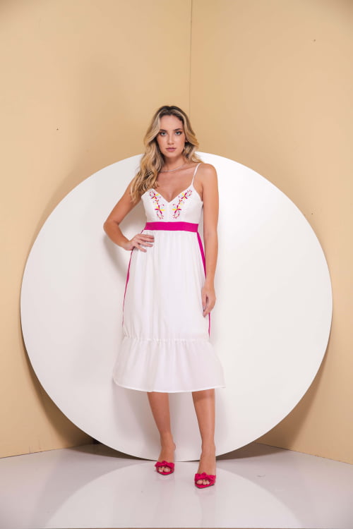 VESTIDO MIDI C/ BORDADO DECOTE  