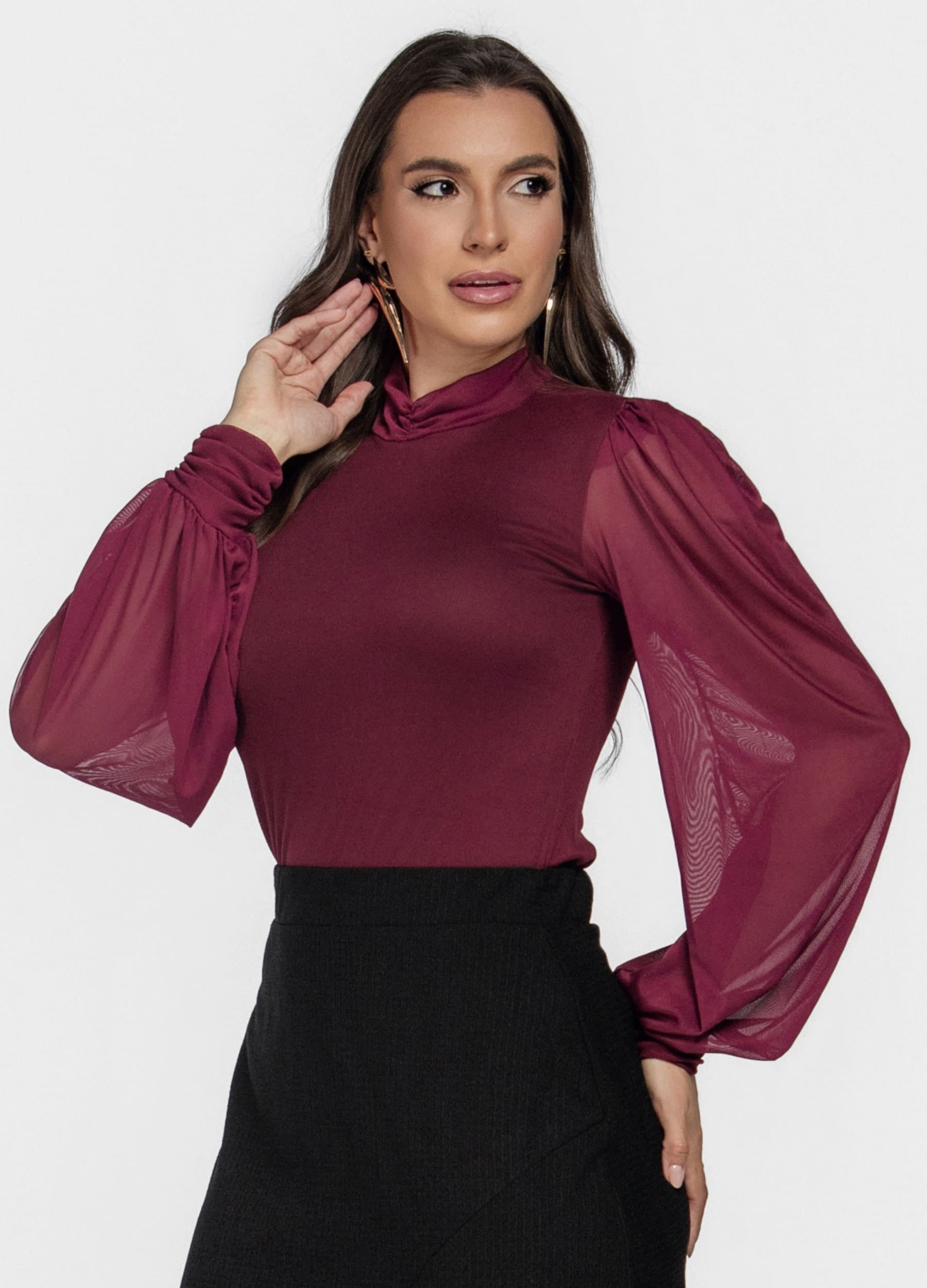BLUSA FEMININA GOLA FRANZIDA E MANGA DE TULE 