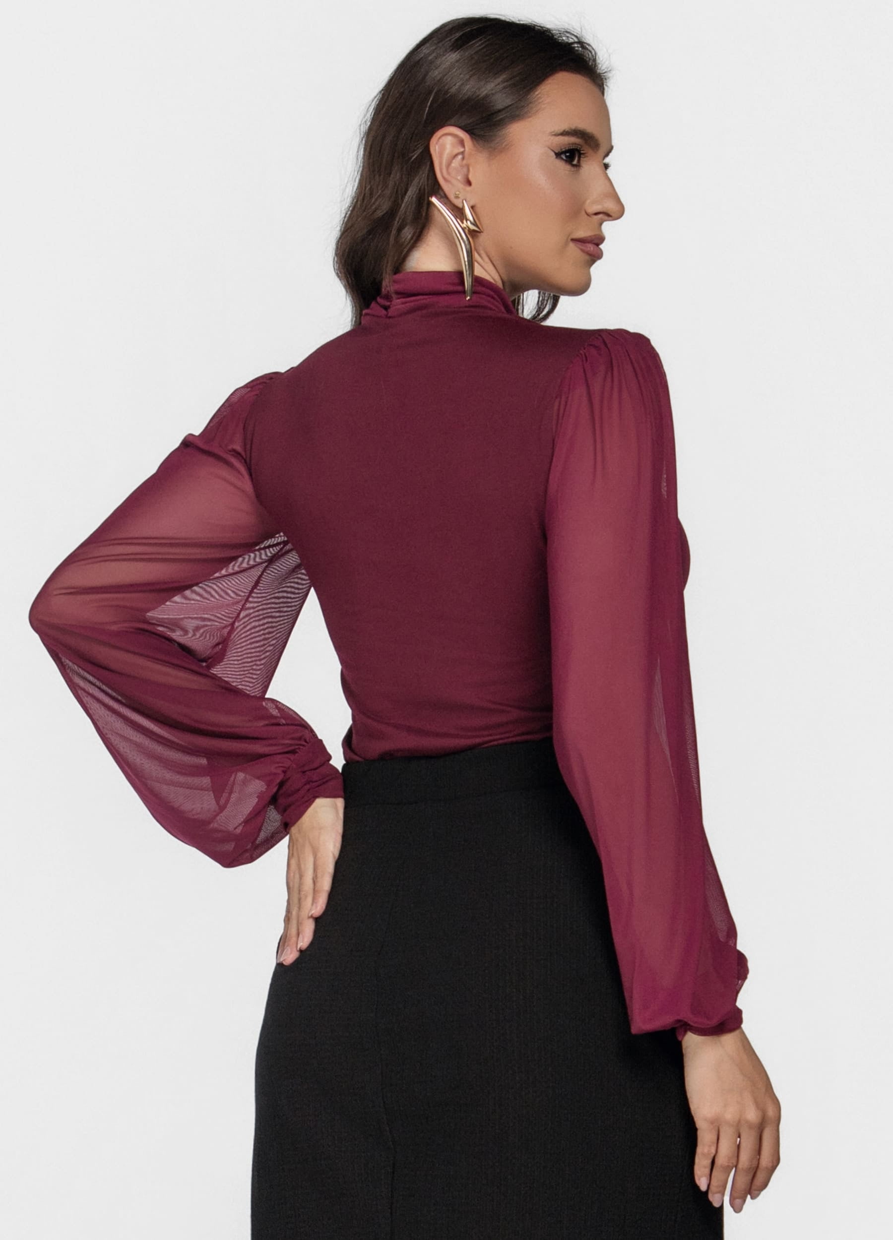 BLUSA FEMININA GOLA FRANZIDA E MANGA DE TULE 