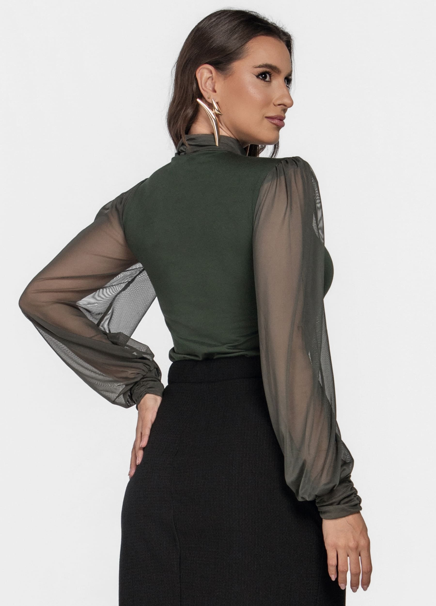 BLUSA FEMININA GOLA FRANZIDA E MANGA DE TULE 