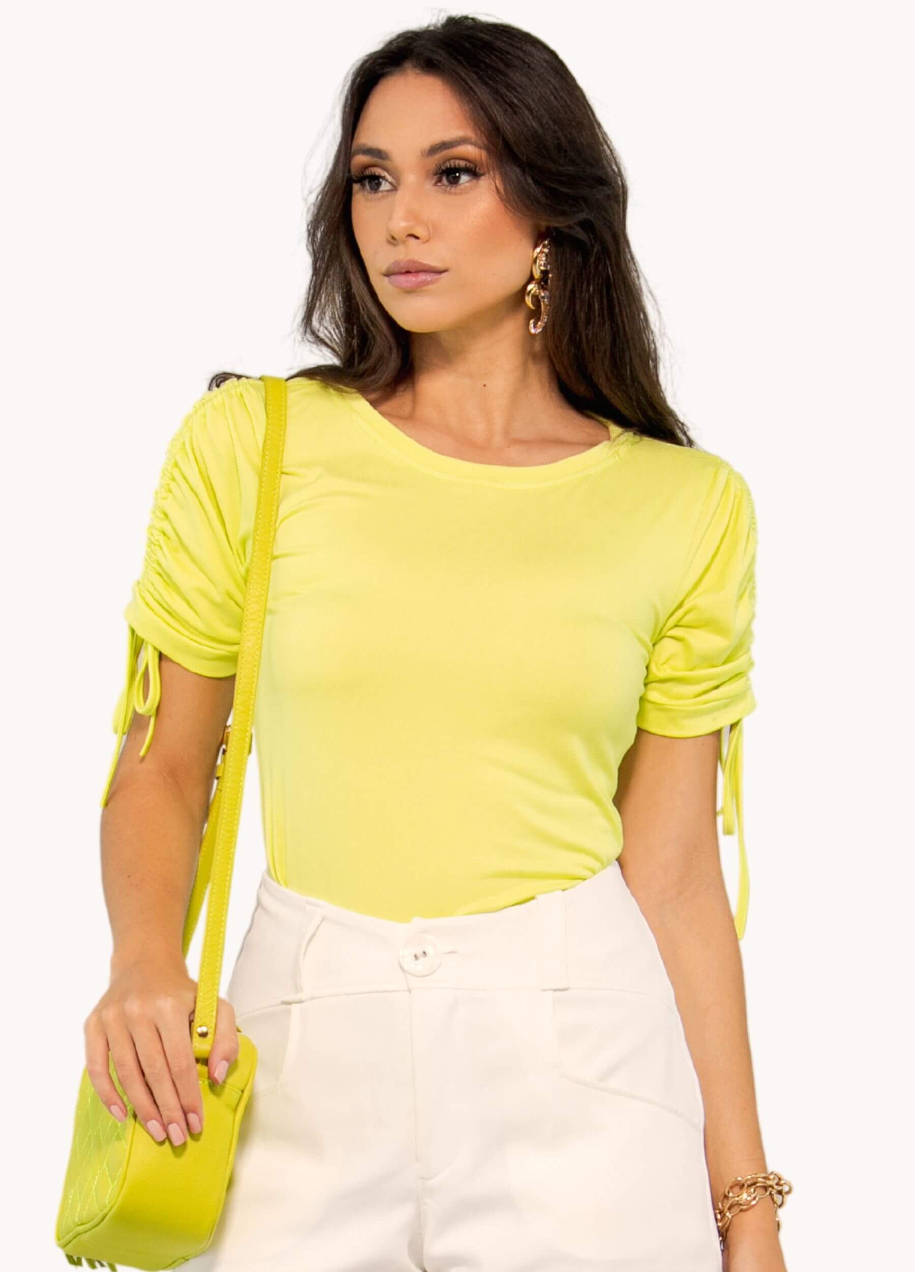 T-SHIRT COM FRANZIDO NA MANGA 