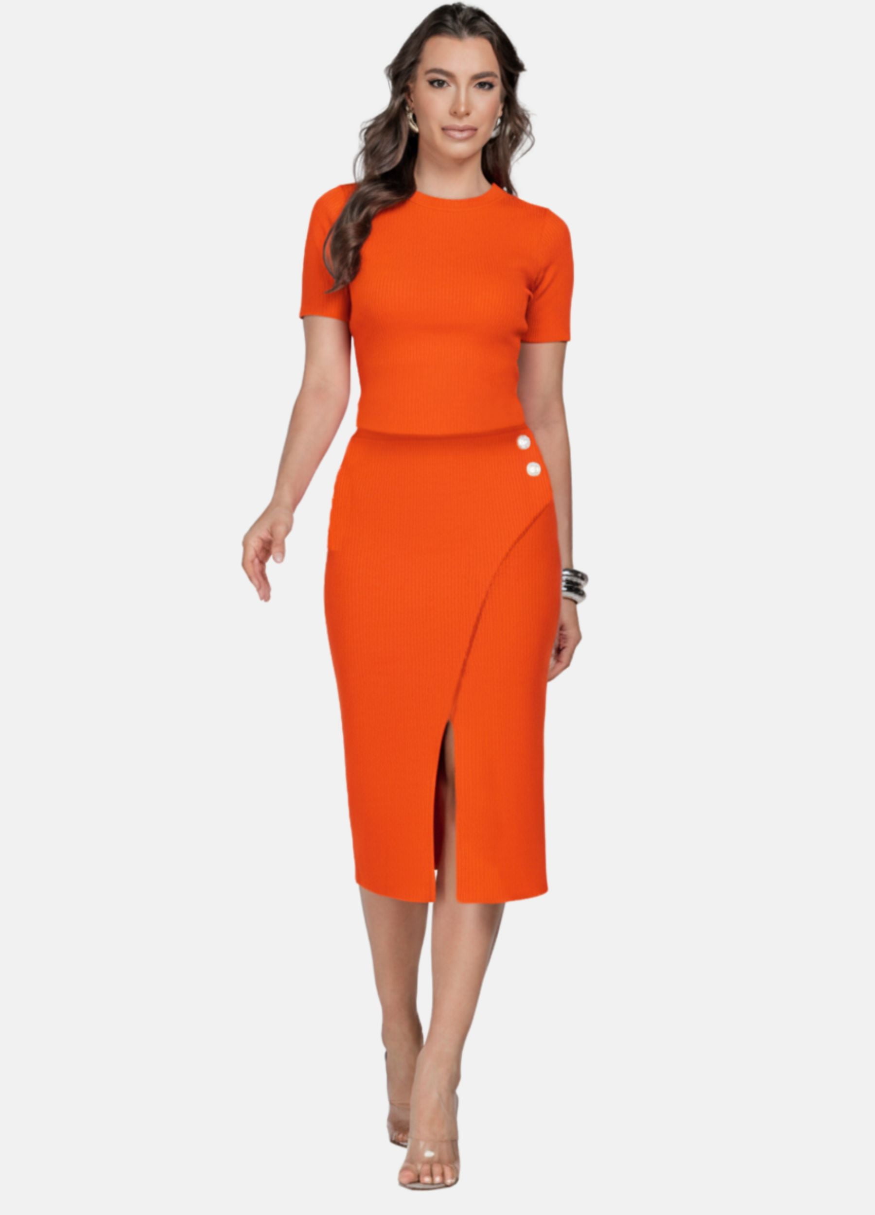 CONJUNTO SAIA E BLUSA COM BOTÕES DE METAL 