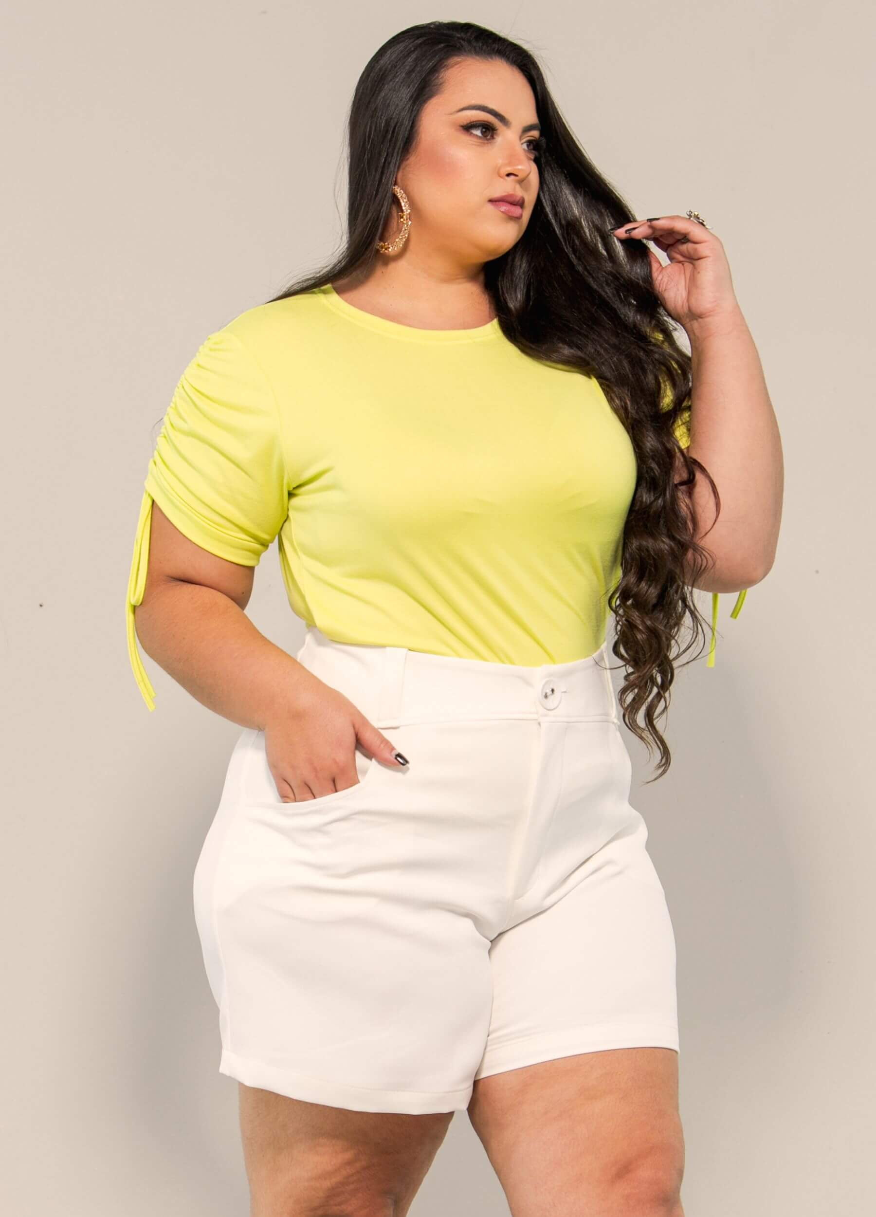 SHORT ALFAIATARIA COM BOTÃO PLUS SIZE 