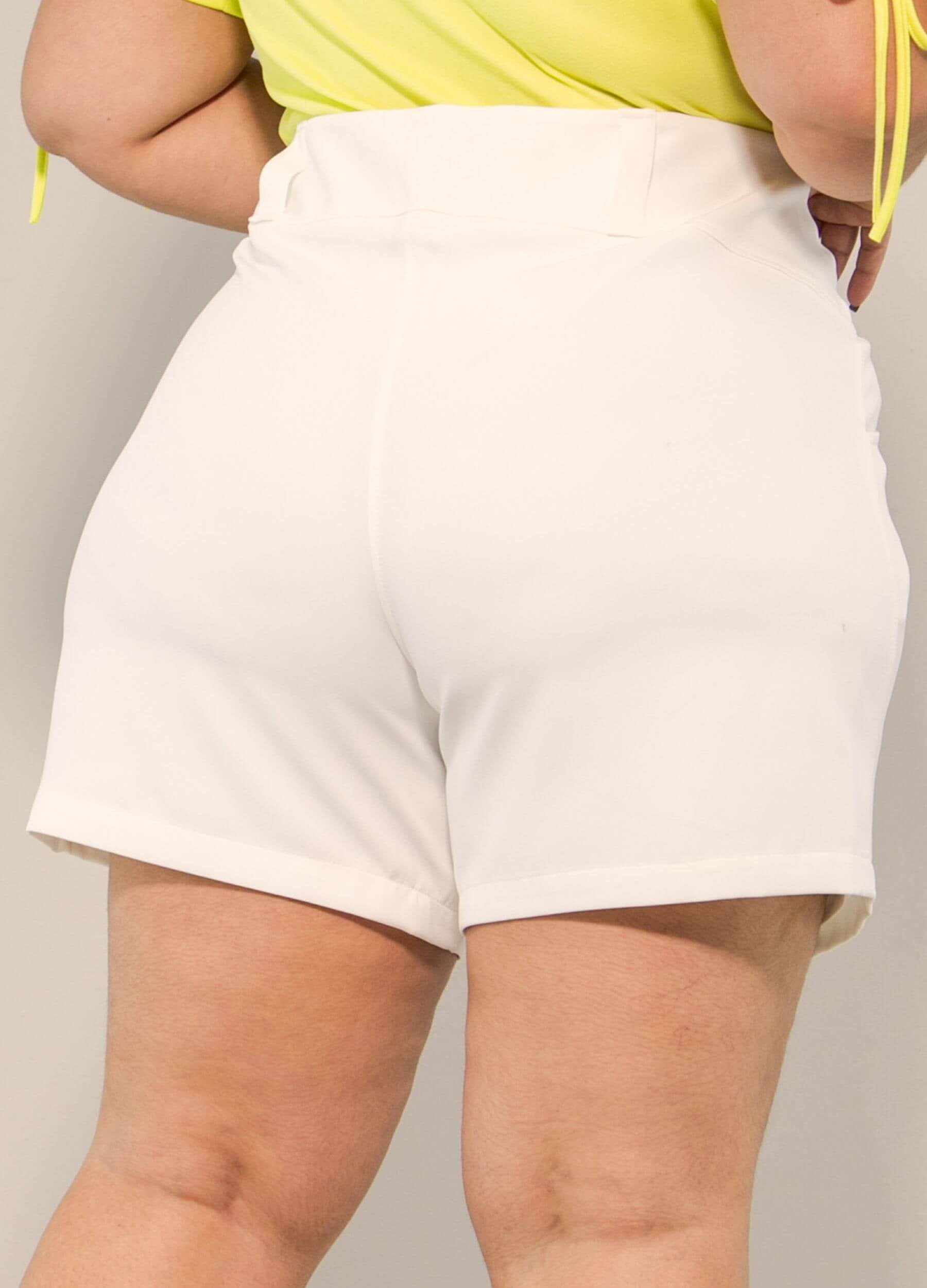 SHORT ALFAIATARIA COM BOTÃO PLUS SIZE 