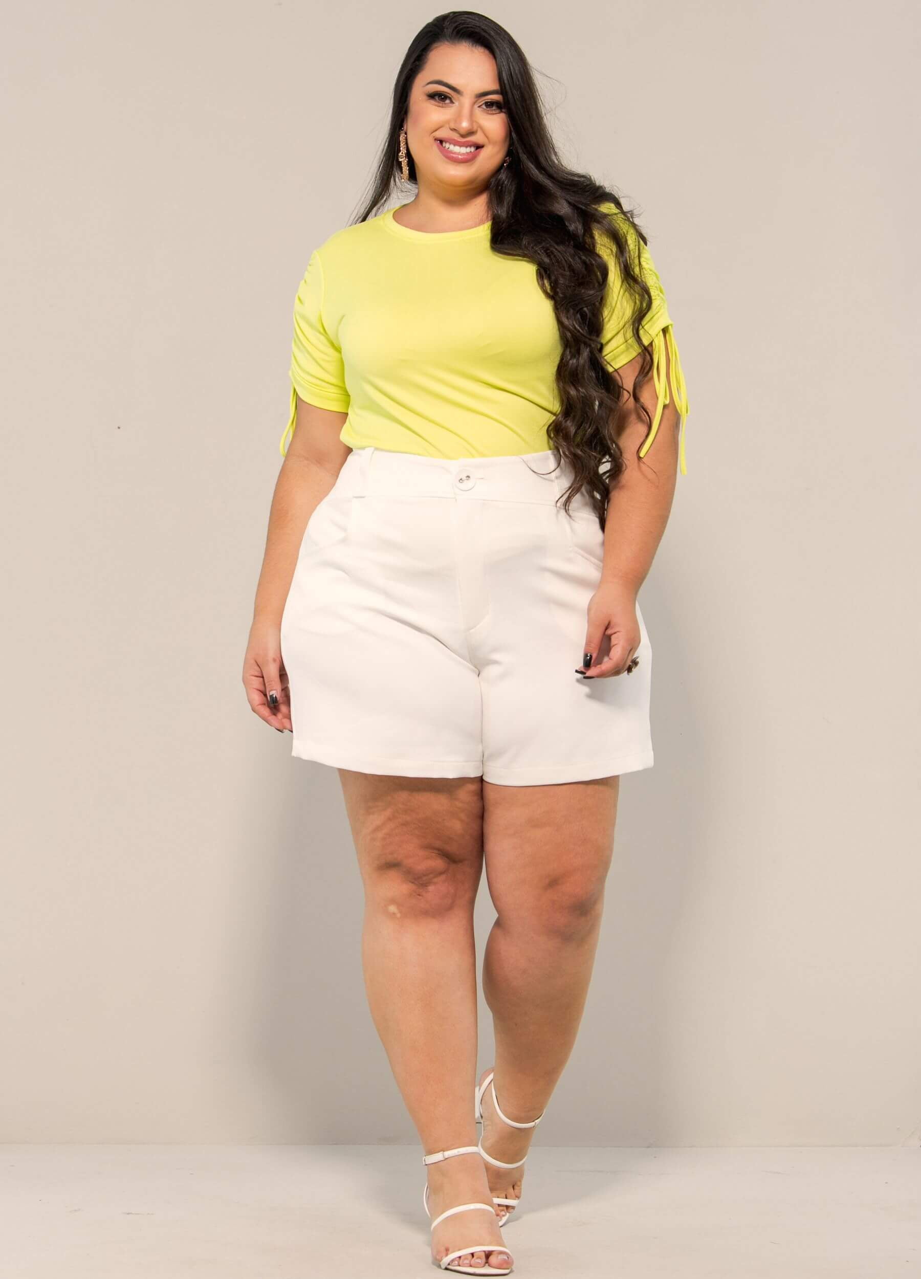 SHORT ALFAIATARIA COM BOTÃO PLUS SIZE 