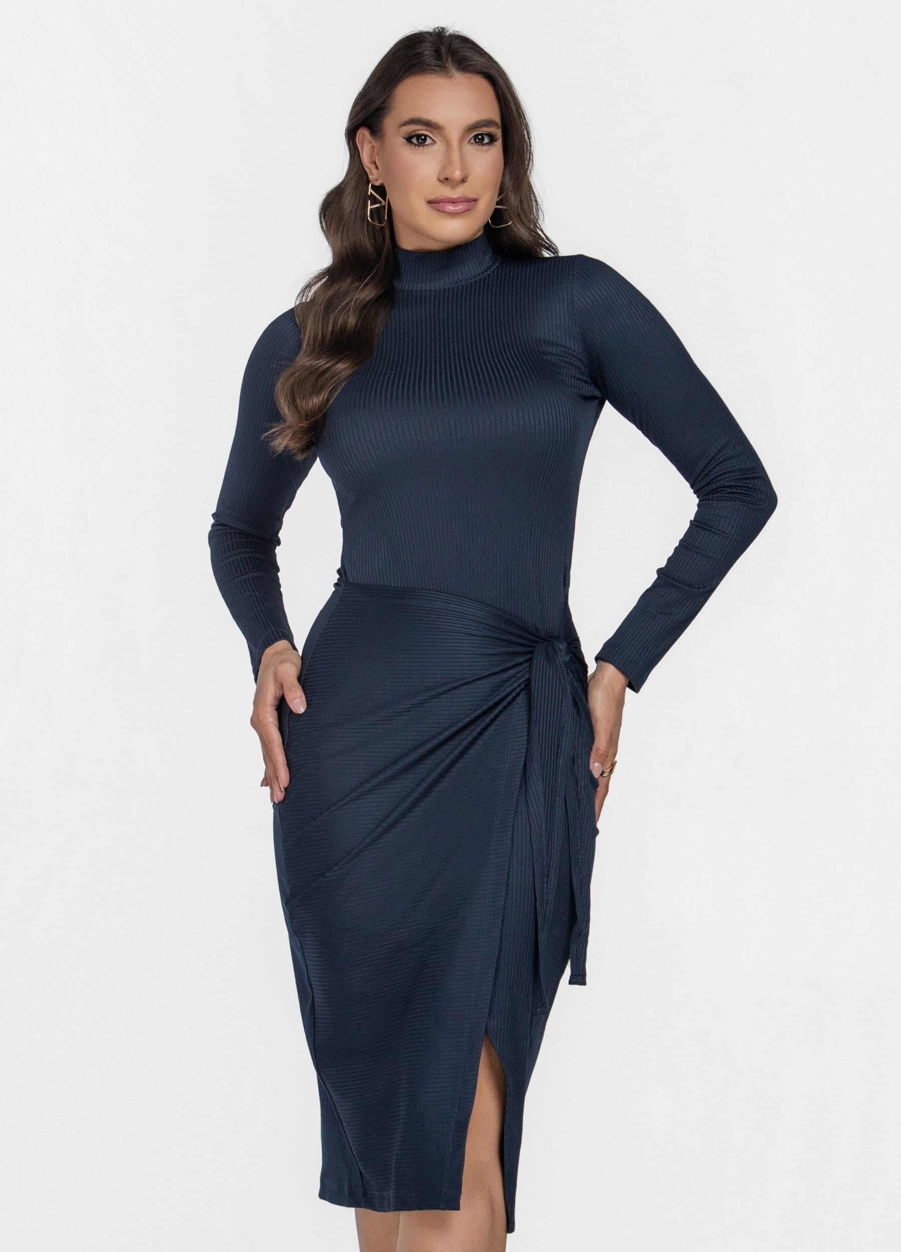 VESTIDO MIDI CANELADO COM TRESPASSE GOLA ALTA 