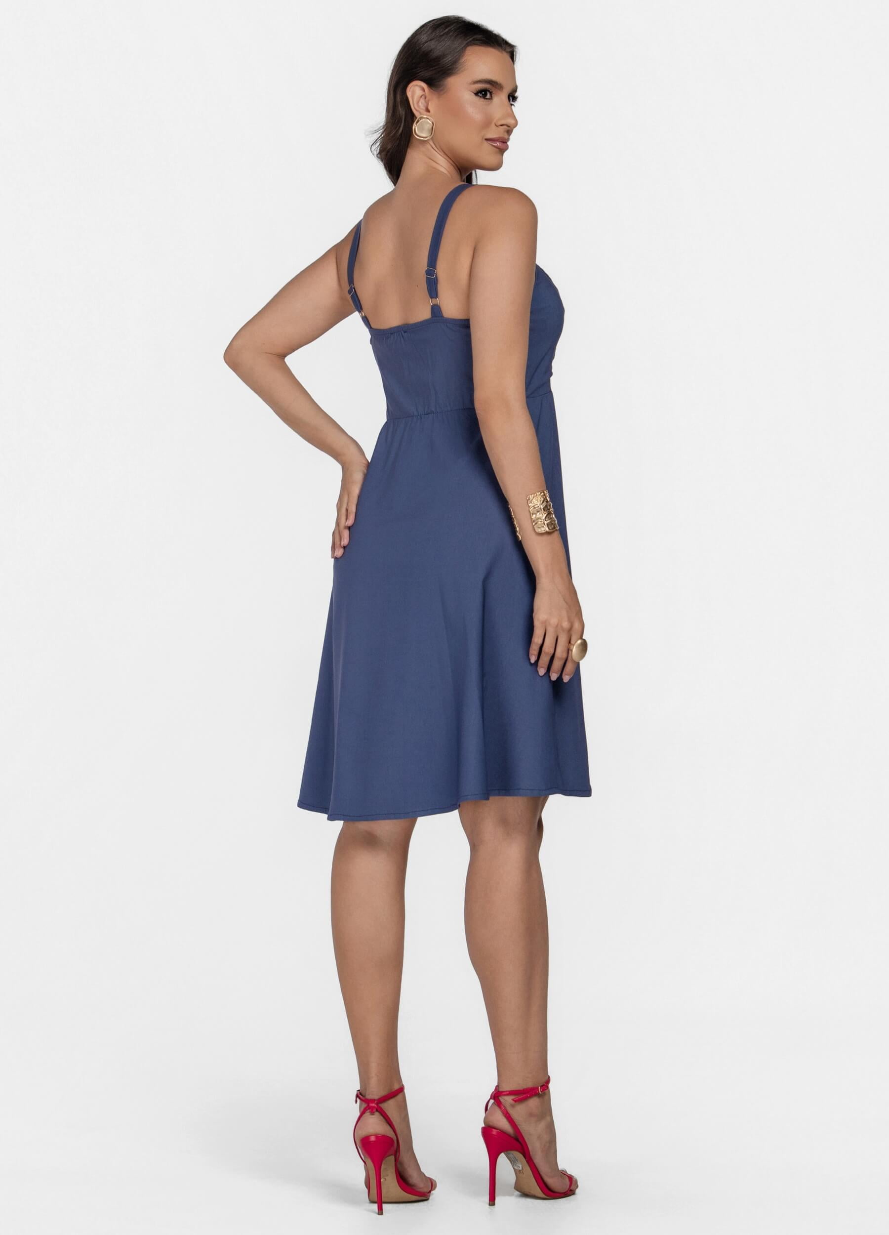 VESTIDO CURTO COM LAÇOS NA FRENTE 
