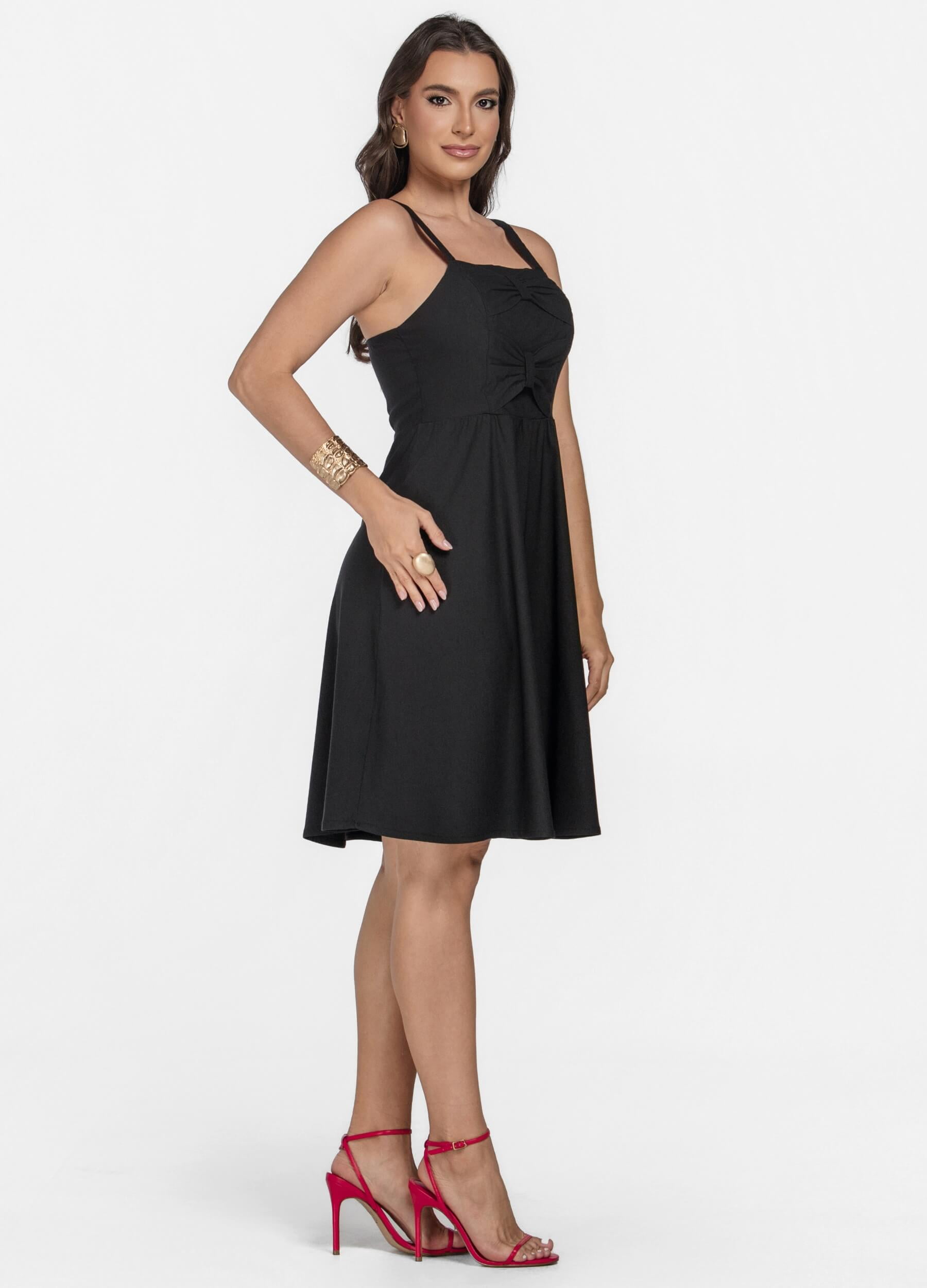 VESTIDO CURTO COM LAÇOS NA FRENTE 