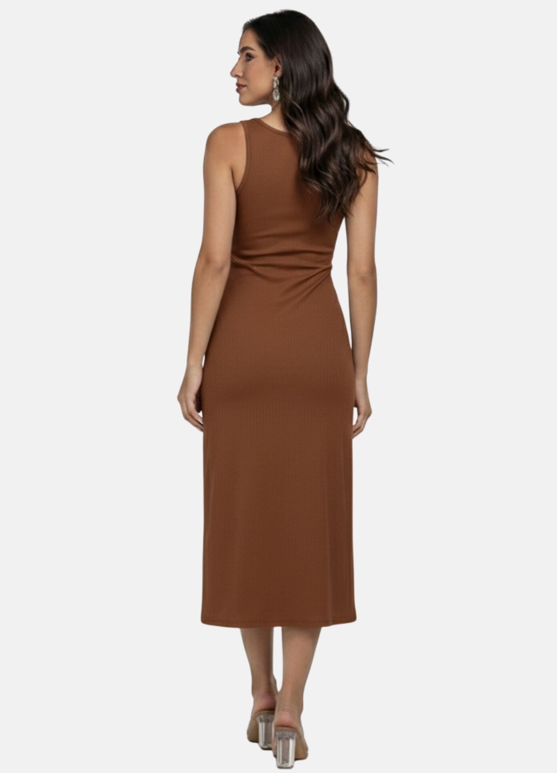 VESTIDO MIDI CANELADO COM FIVELA NO DECOTE