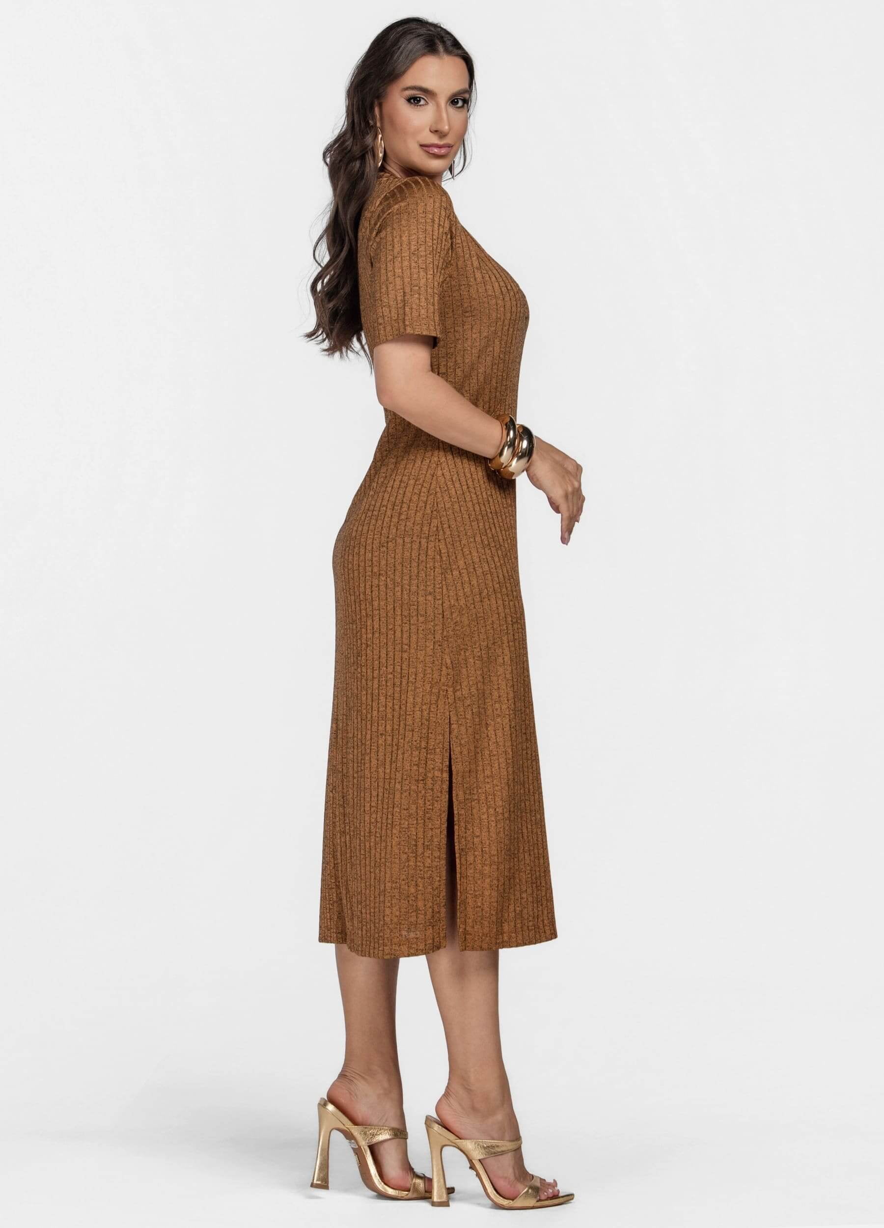 VESTIDO MIDI CANELADO COM FRANZIDO 