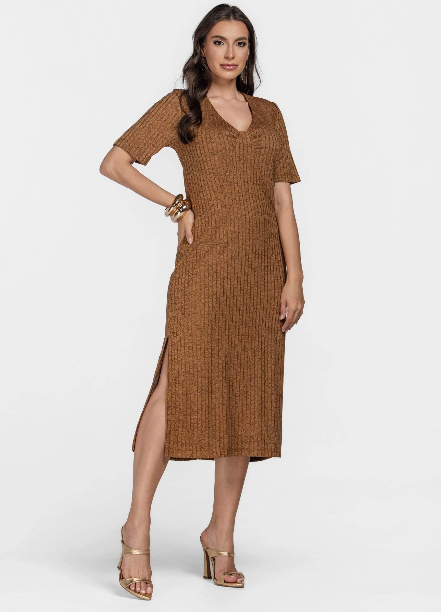 VESTIDO MIDI CANELADO COM FRANZIDO 
