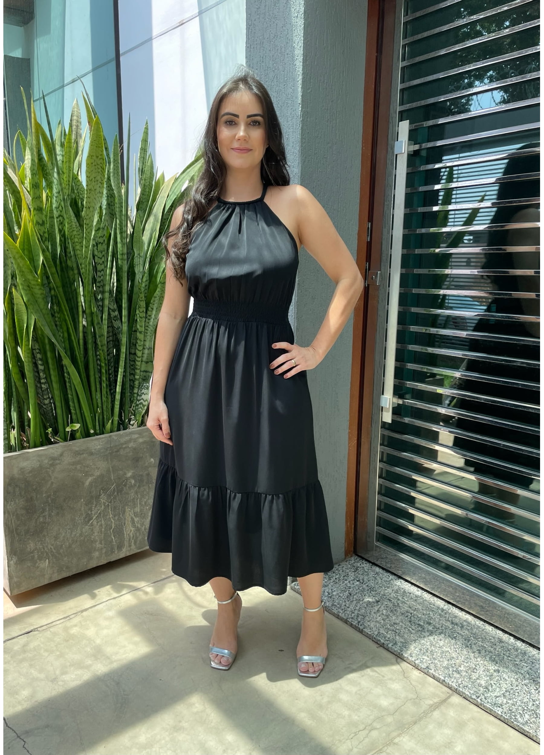 VESTIDO MIDI COM CORDÃO NO DECOTE 
