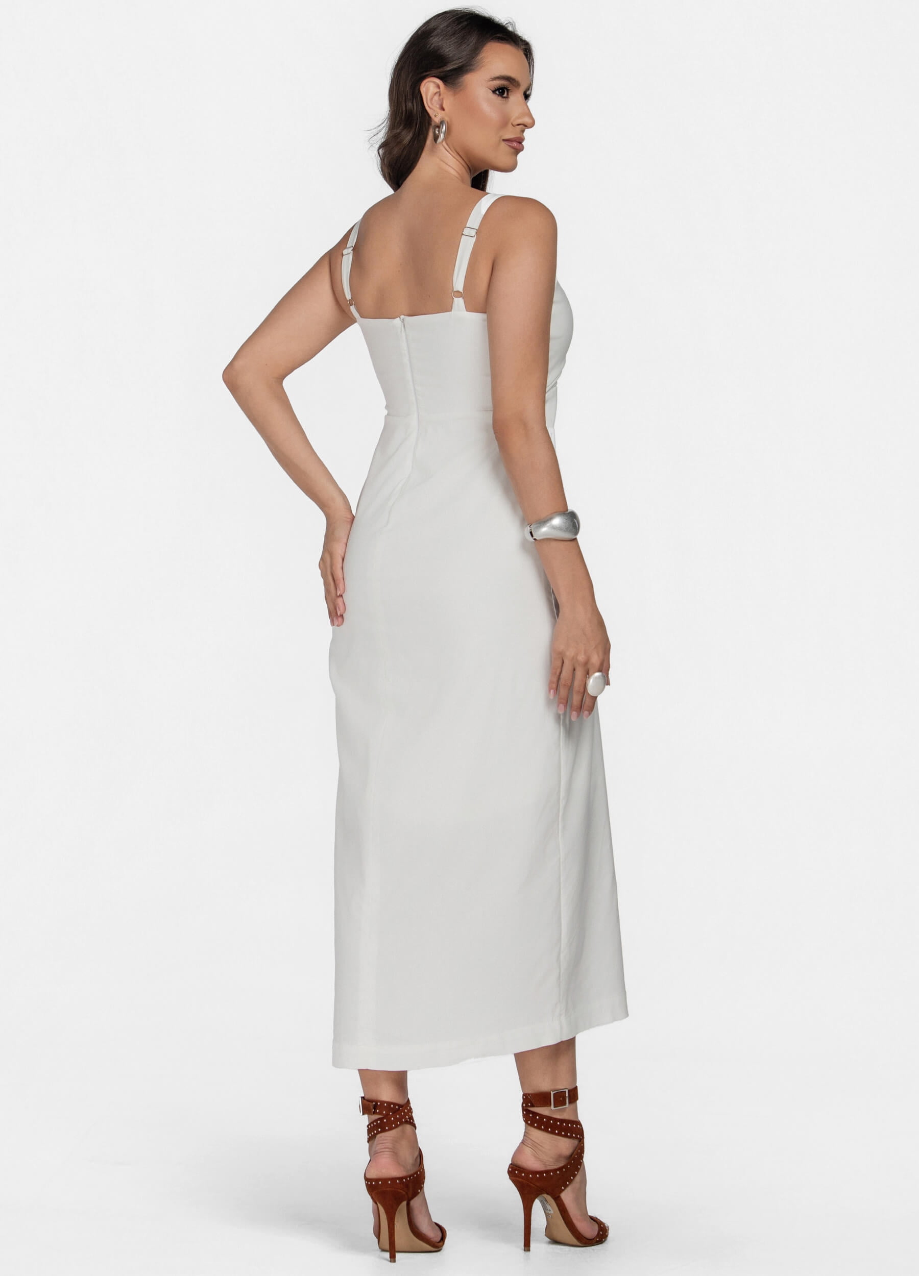 VESTIDO MIDI COM DETALHE NO DECOTE E FENDA