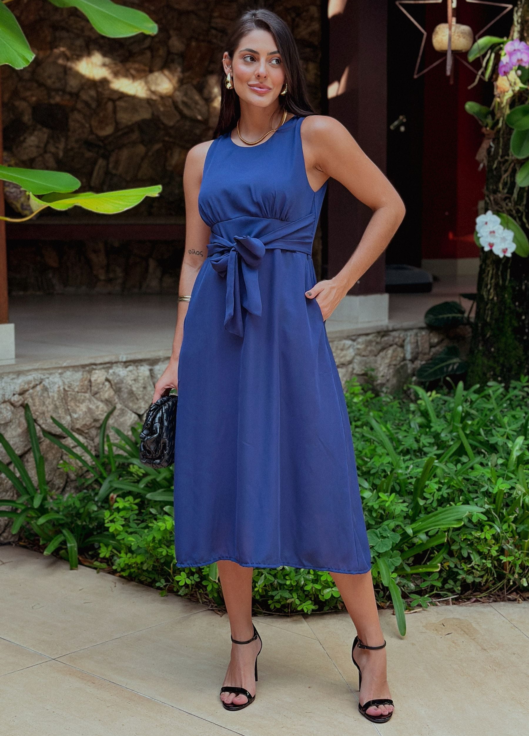 VESTIDO MIDI COM FAIXA E BOLSO