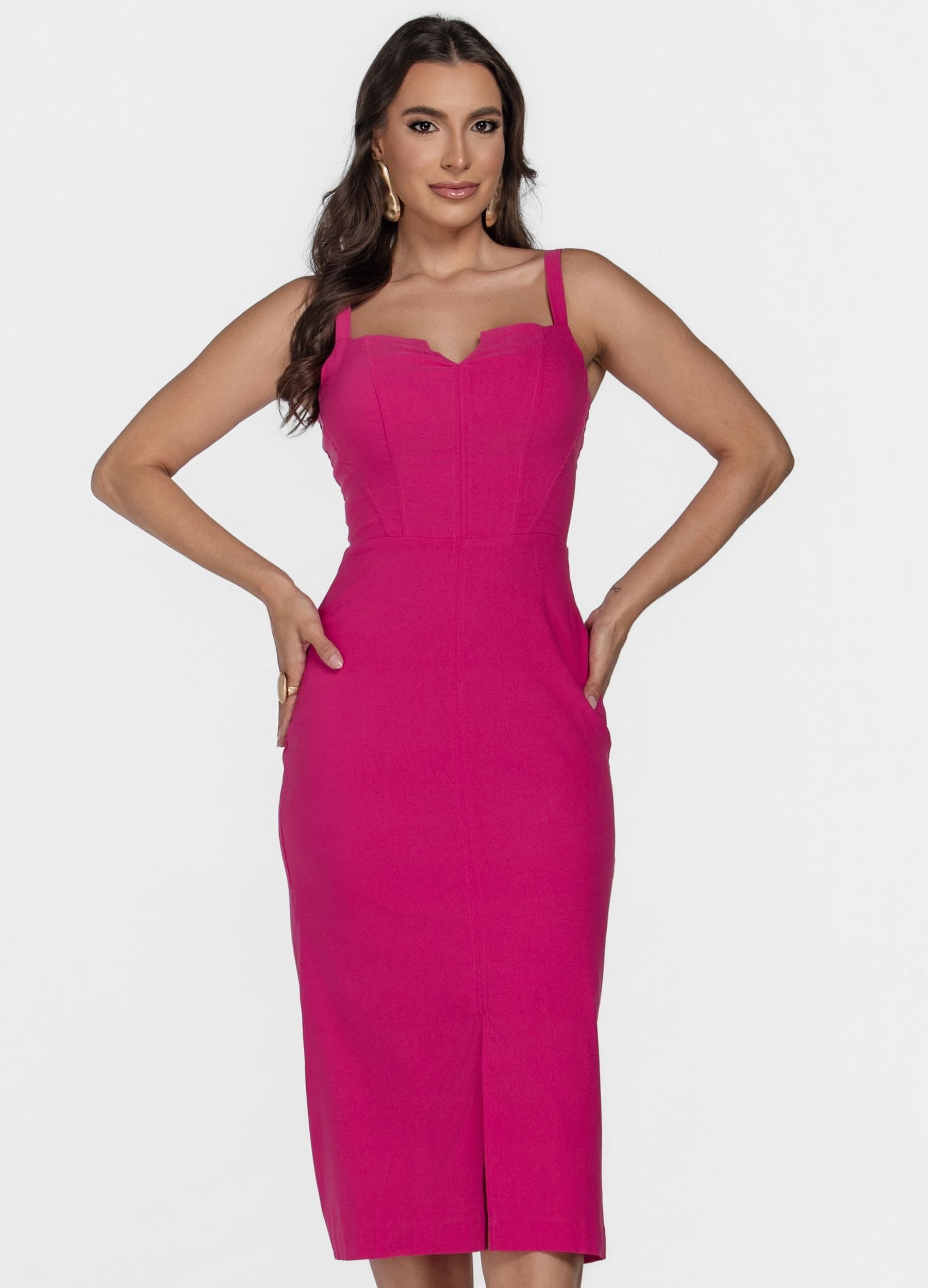 VESTIDO MIDI COM RECORTES E ABERTURA NO DECOTE
