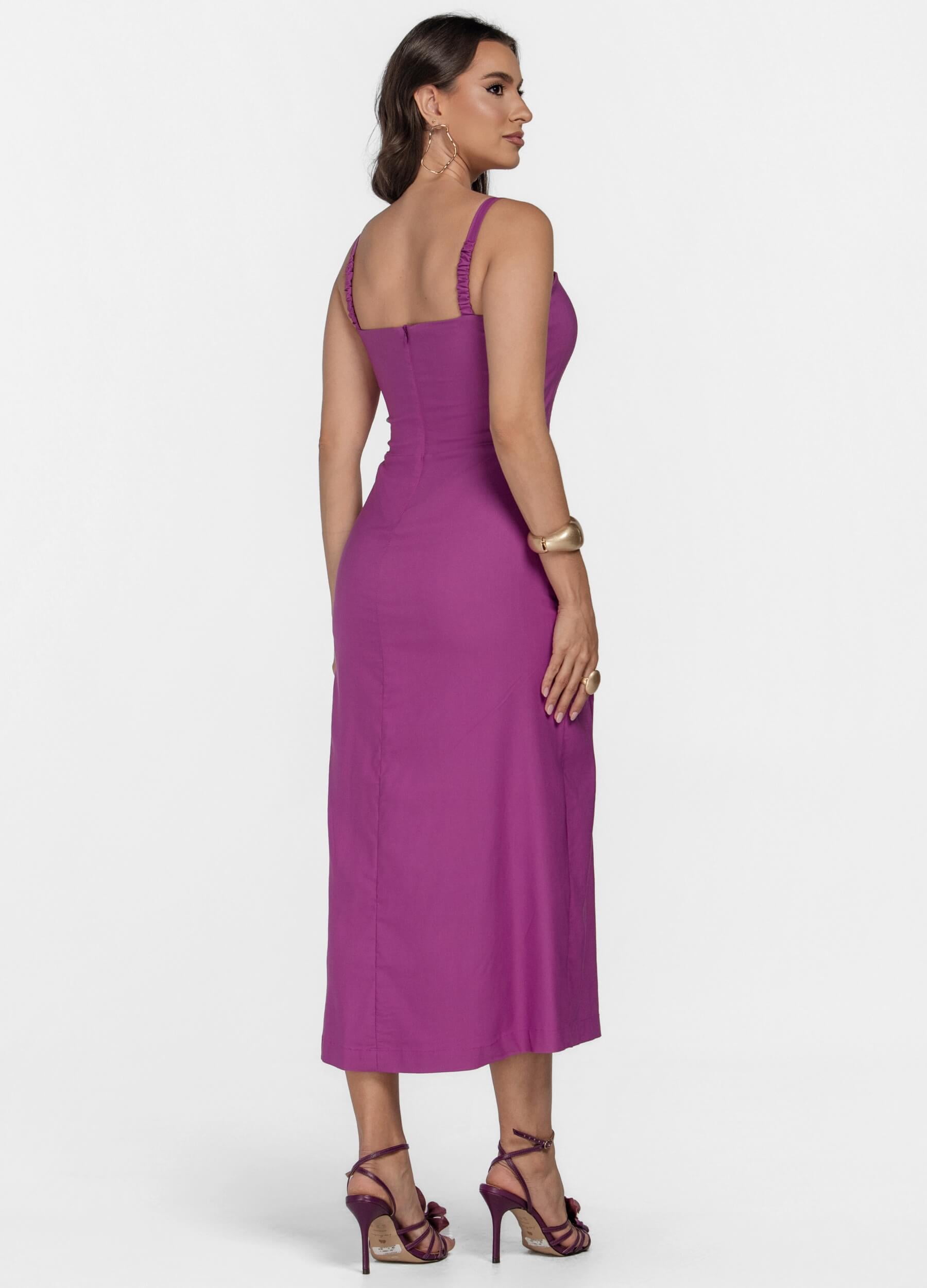 VESTIDO MIDI COM RECORTES E SAIA ENVELOPE 