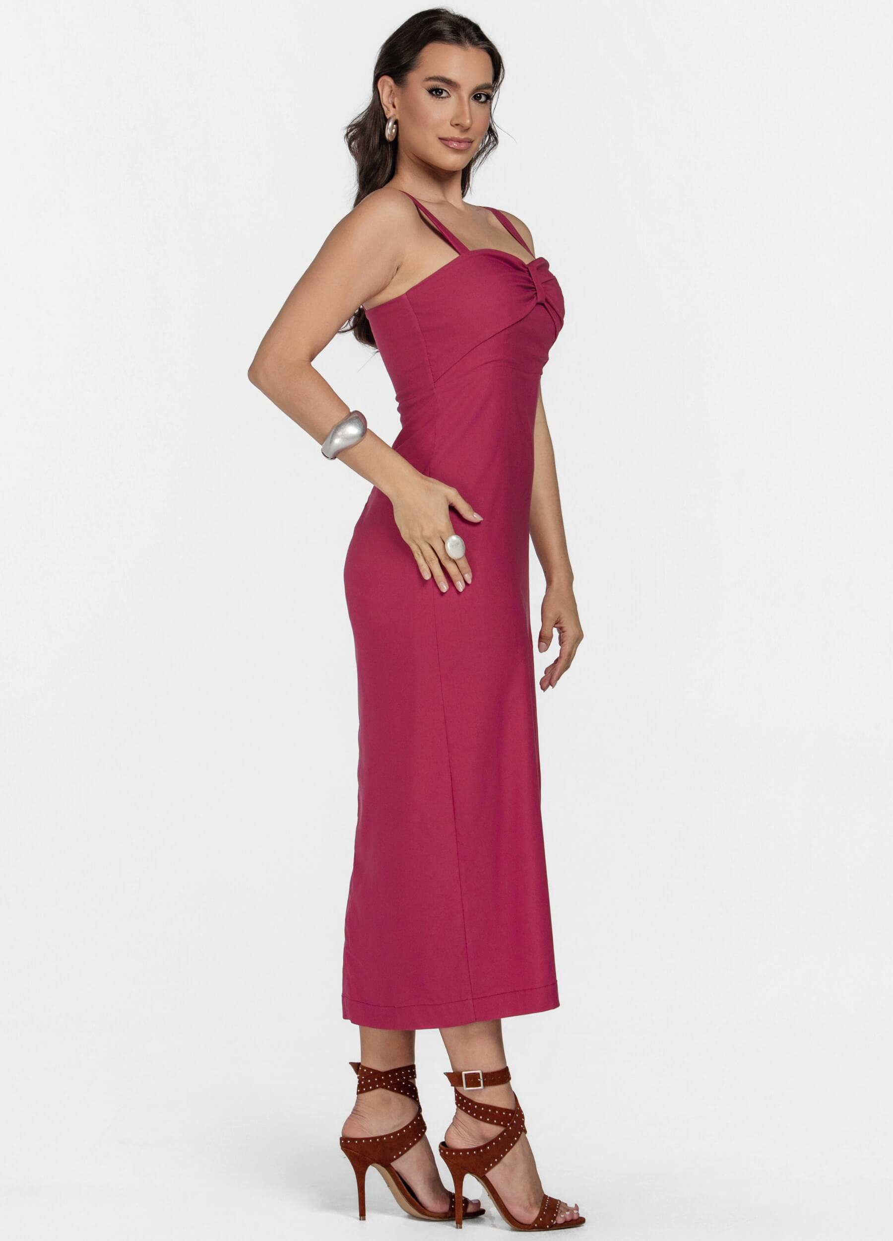 Vestido Midi com Decote Frontal e Fenda Lateral